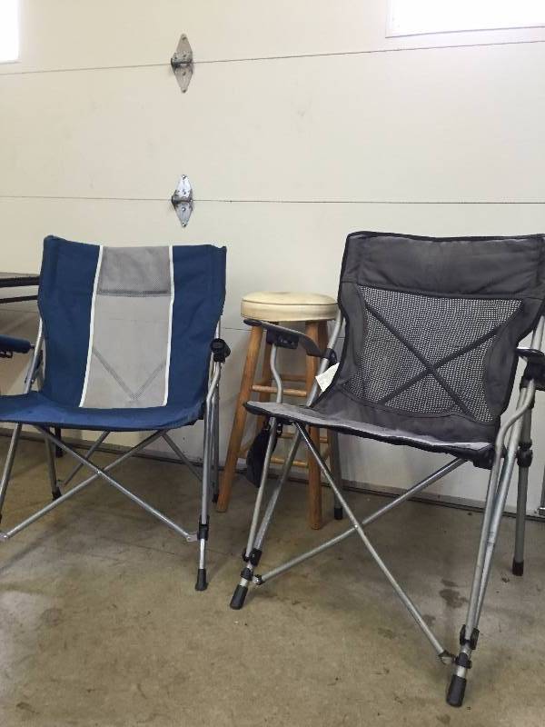 lot 233 image: 2 Folding Chairs and Stool
