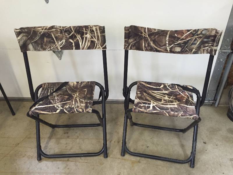 lot 253 image: Folding Hunting Chairs