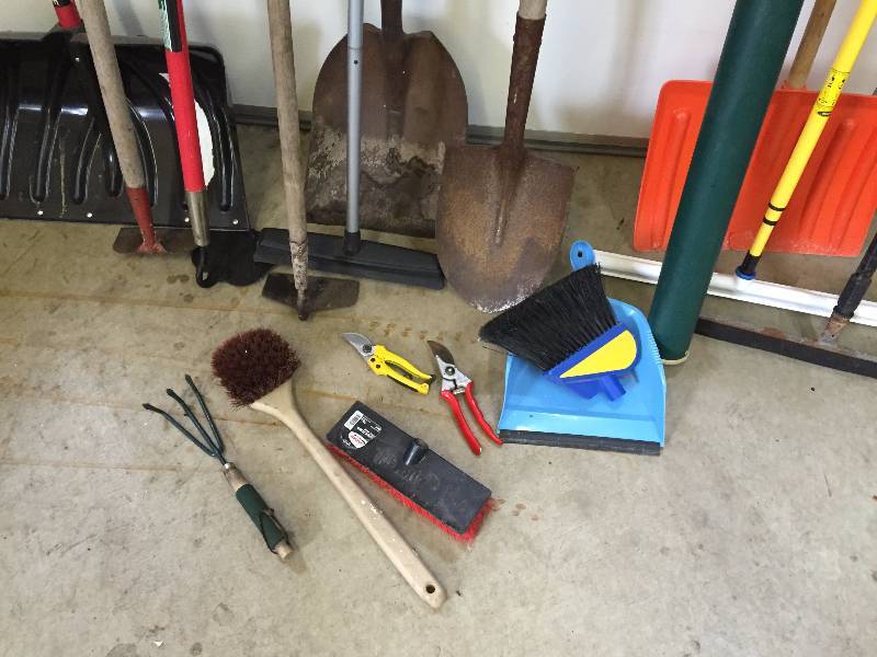 lot 257 image: Outdoor Tool Lot