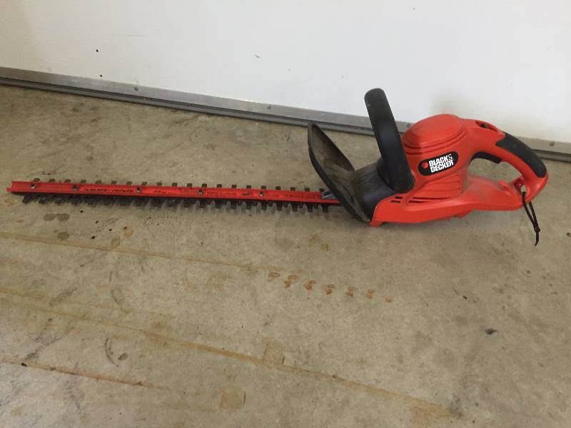 lot 258 image: Black & Decker Hedge Trimmer