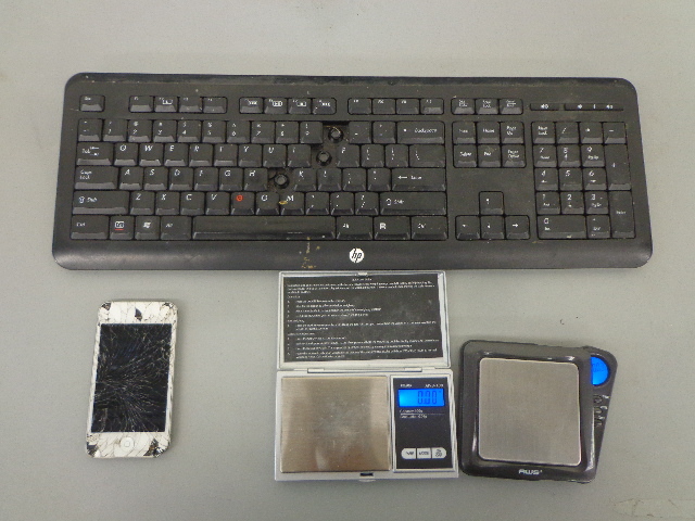 Scales, I Pod, HP Keyboard