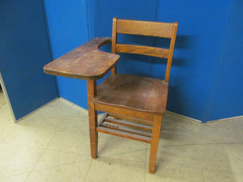 lot 3 image: school room desk
