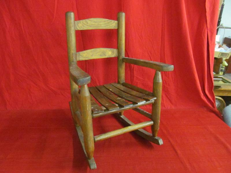 lot 9 image: rocking chair