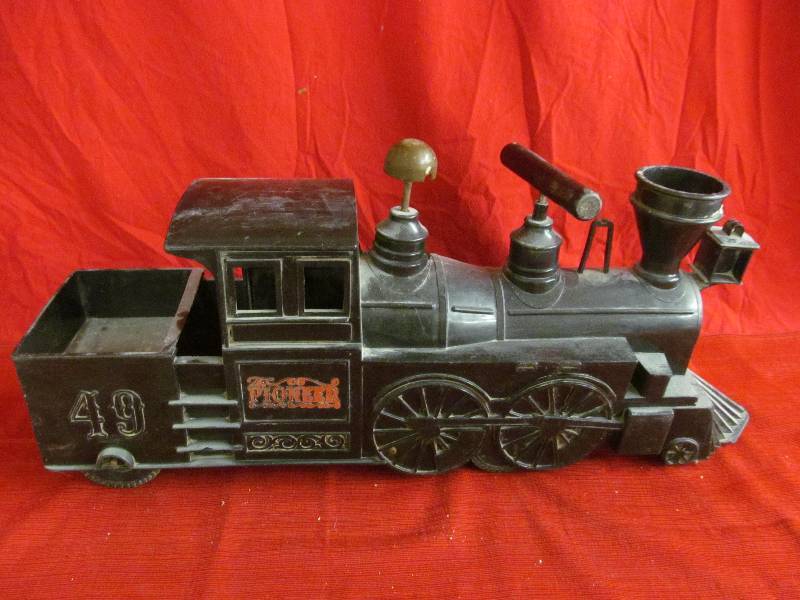 lot 12 image: train engine