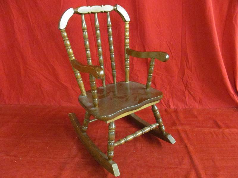 lot 14 image: rocking chair
