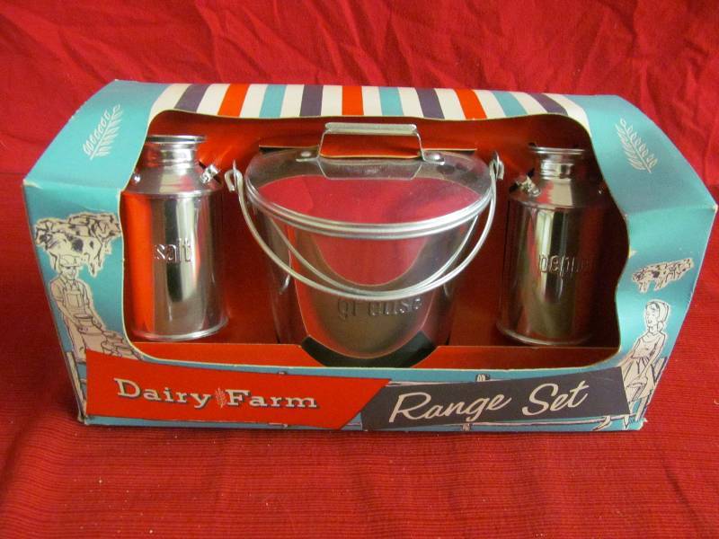 lot 28 image: Vintage Range Set