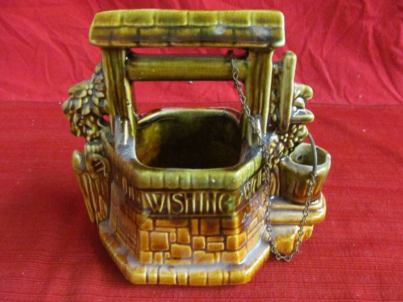 lot 30 image: McCoy Wishing Well