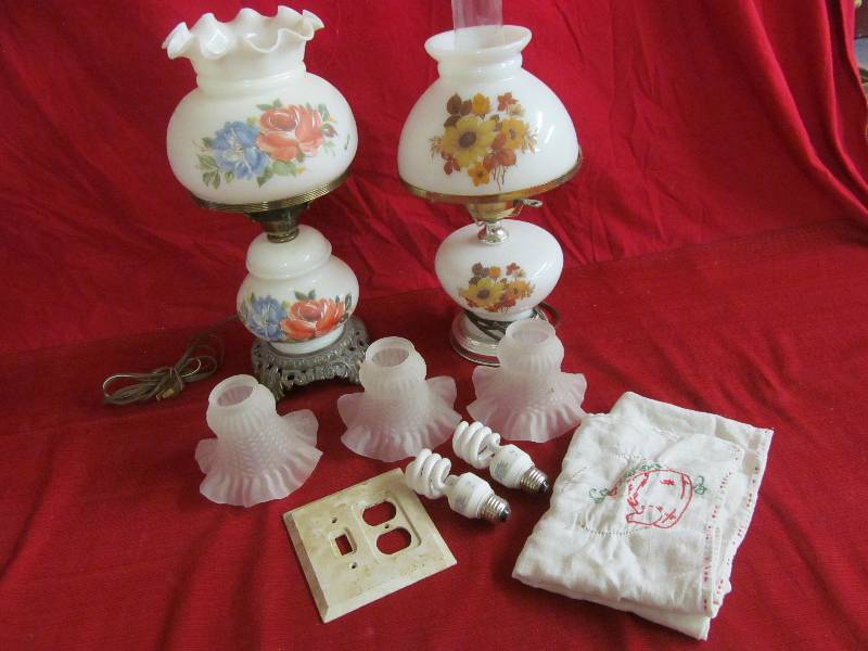 lot 38 image: Vintage Lamps