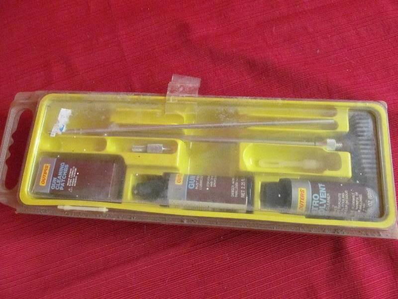 lot 42 image: Gun Cleaning Kit