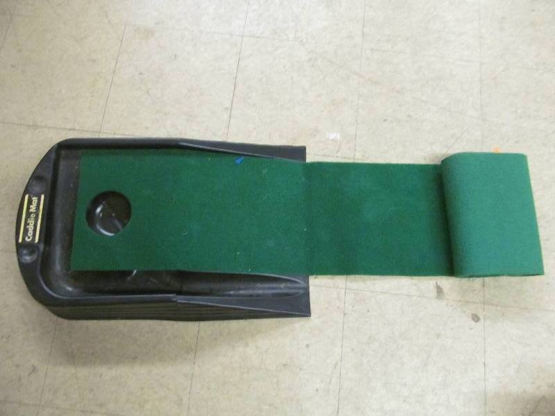 lot 45 image: Golf Caddie Mat
