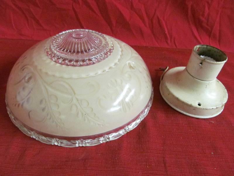 lot 56 image: Vintage Light Shade