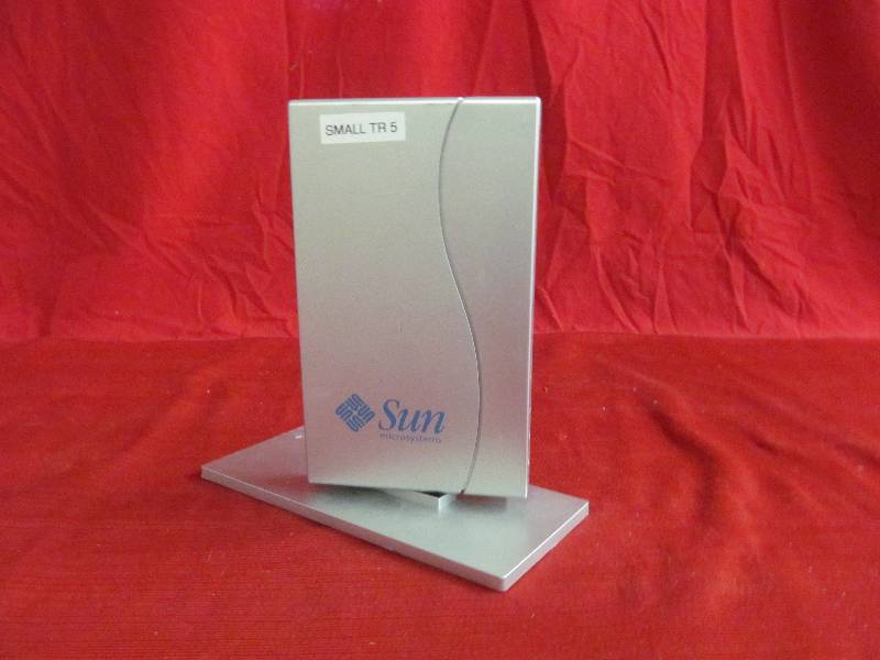 lot 81 image: Sun Microsystems items