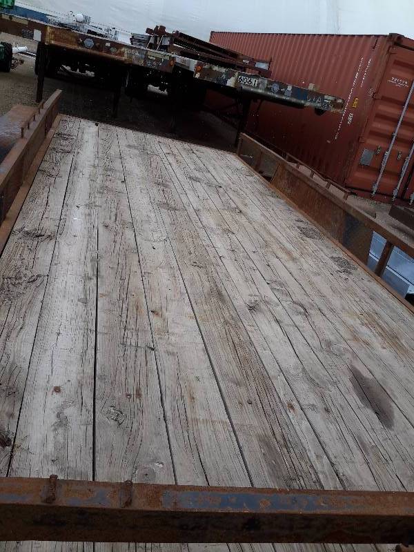lot 6 image: 2004, Tomahawk, Skid Steer Double Axel trailer..