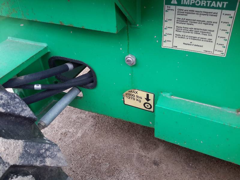 lot 11 image: JLG 330 CRT Sizzor Lift