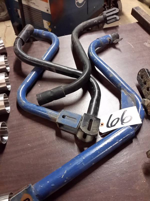 lot 66 image: 4 different types of Trailer Jack Cranks