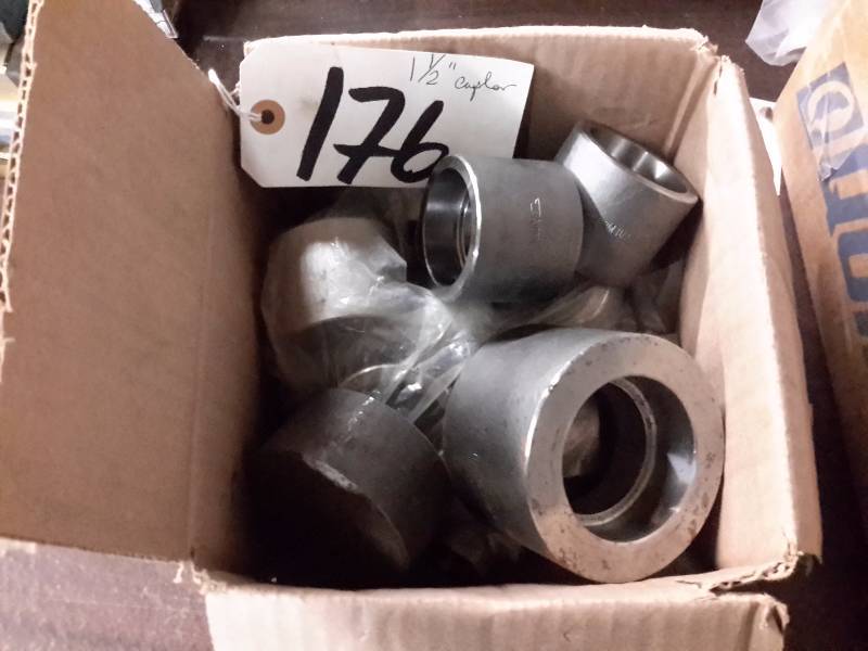 lot 176 image: Box of 1 12 in Couplers