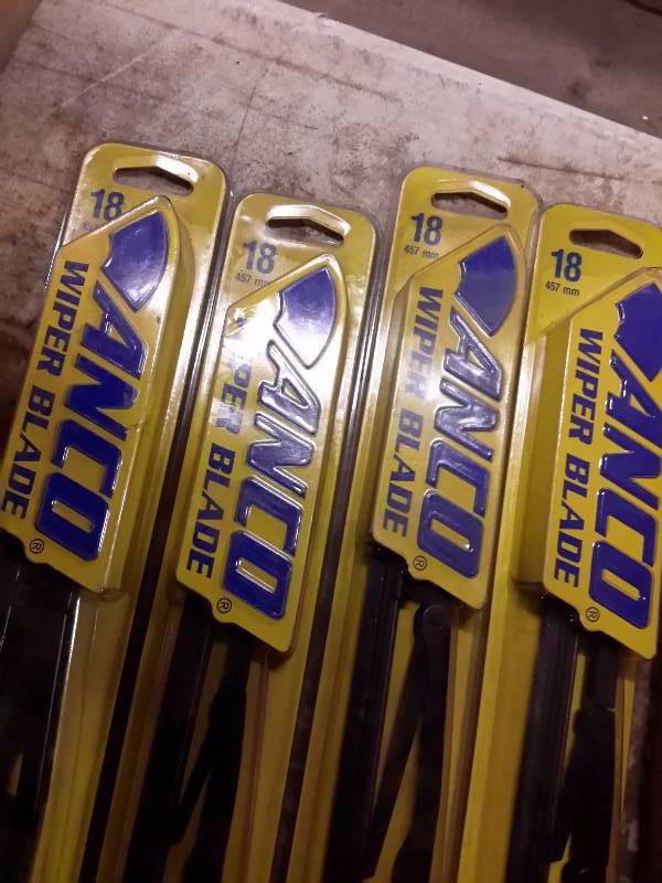 lot 104 image: 11, ANCO 18in Wiper Blades