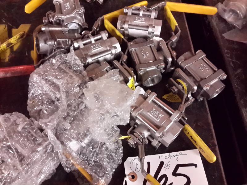 lot 165 image: 10, 1in Sharpe, Stainless Steel Valves