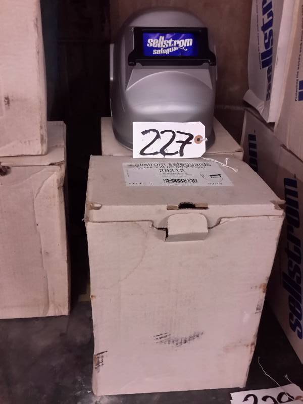 lot 227 image: 2, Sellstrom Welding Helmet