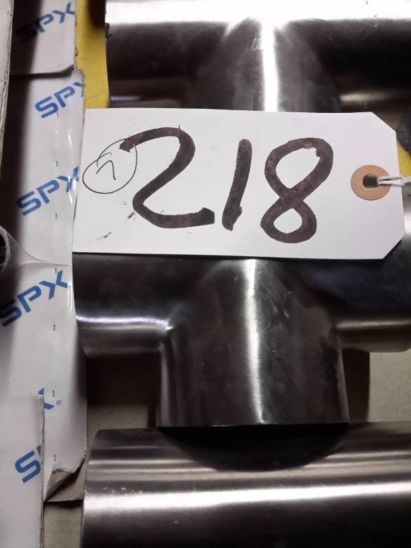lot 218 image: 7, 3in Stainless steel pipe Ts.. No flare