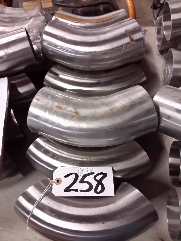lot 258 image: 8, 4in Stainless steel 90 deg and 45 deg elbows