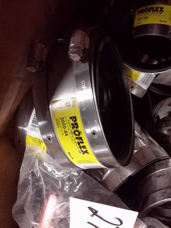 lot 274A image: Box of Misc. Hi Torq Soil Pipe Couplings.. Approx 15
