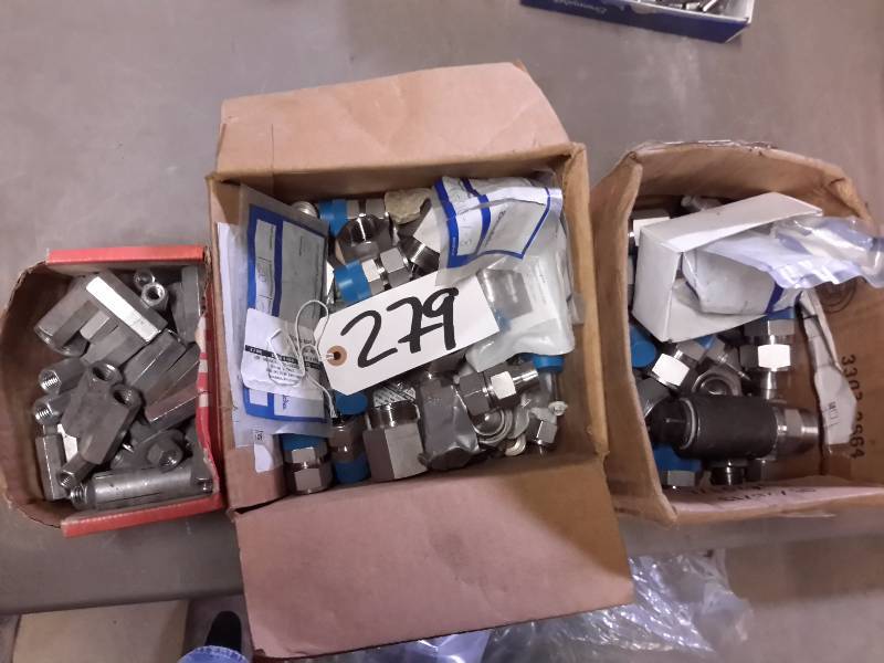 lot 279 image: 3 boxes of Stainless steel fittings