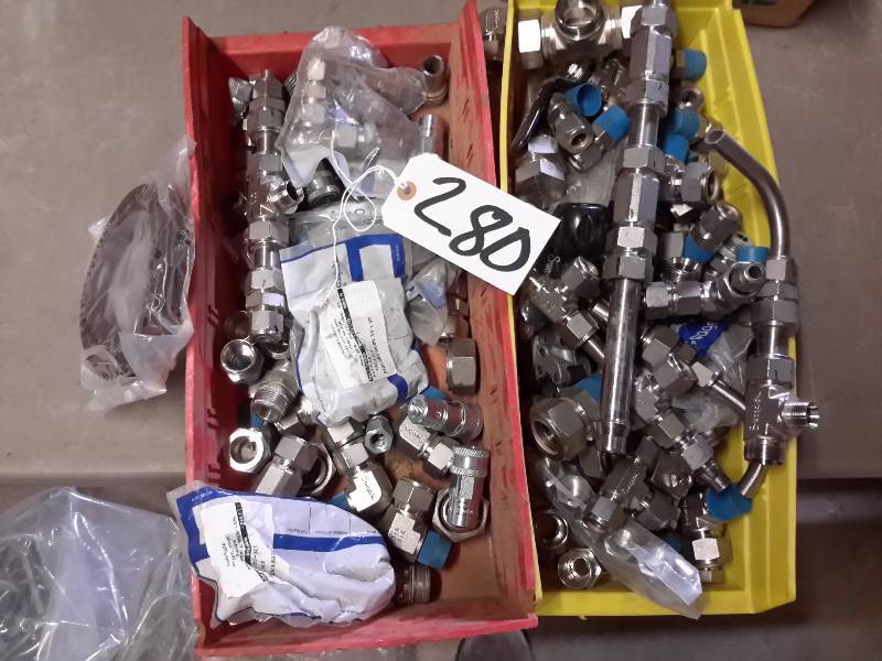 lot 280 image: 2 Trays of Stainless steel Fittings and accessories