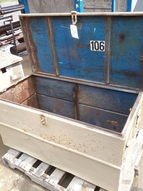 lot 30 image: Job site box.. No wheels.. 36in x 50 in x 42in h.. No wheels
