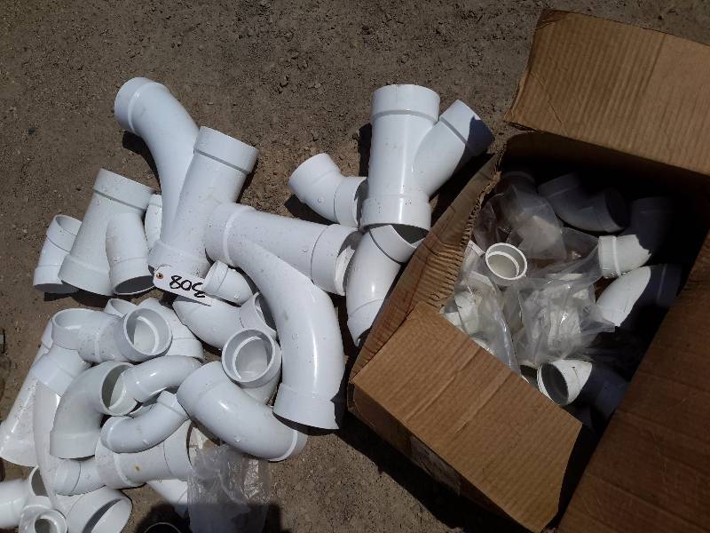 lot 308 image: Large lot of PVC Elbows, Ts.. Etc..