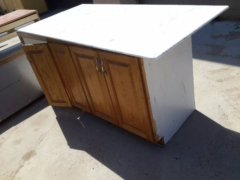 lot 127A image: Great GARAGE Cabinets. Bottoms.. Need some work, but solid