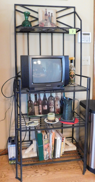 lot 7 image: Metal Bakers rack