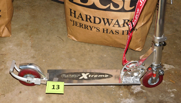 lot 13 image: JD Razor scooter