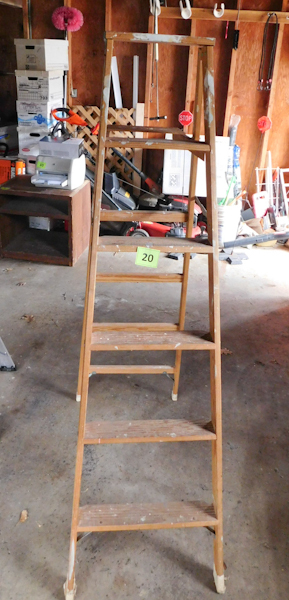 lot 20 image: Wooden 6 ladder