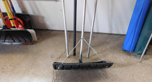 lot 22 image: snow roof rake with extensions