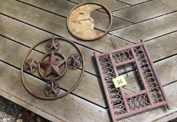 lot 36 image: 3 Metal outdoor wall garden art items