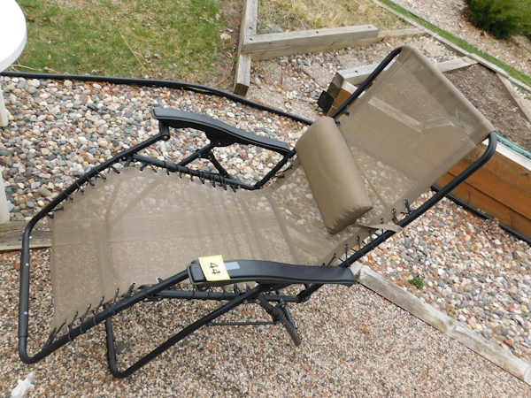 lot 44 image: garden deck yard adjustable lounge chair