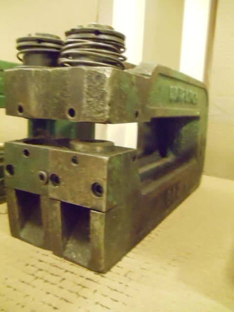 lot 10 image: Uni punch uni tool. 8A2