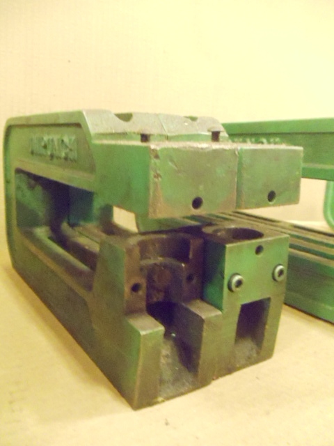 lot 11 image: Uni punch uni tool. 8A2
