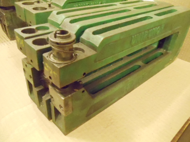 lot 12 image: Uni punch uni tool. 12a 12