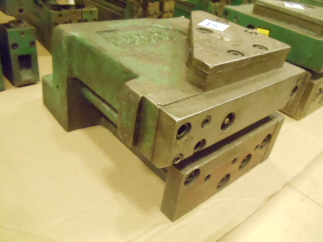 lot 15 image: Uni punch uni tool. B7020 RH