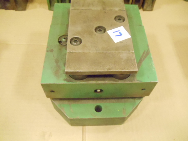 lot 17 image: Uni punch uni tool7340 series