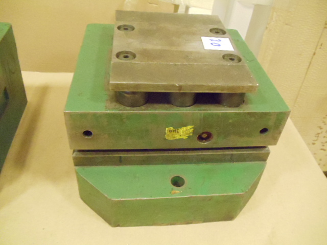lot 20 image: Uni punch uni tool 7350 series