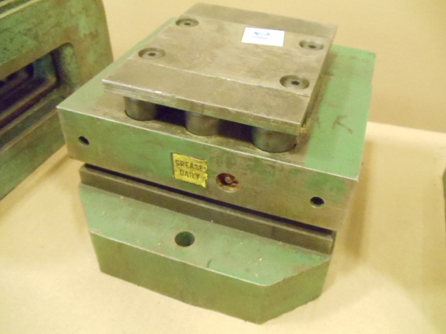 lot 21 image: Uni punch uni tool 7350 series