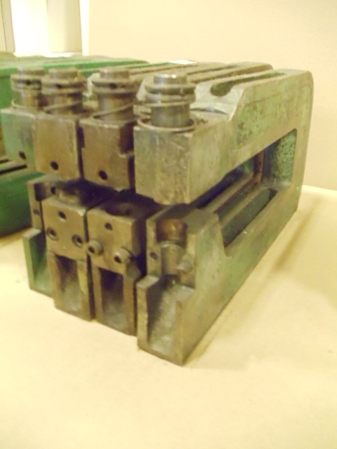 lot 22 image: Uni punch uni tool TBA 1 14