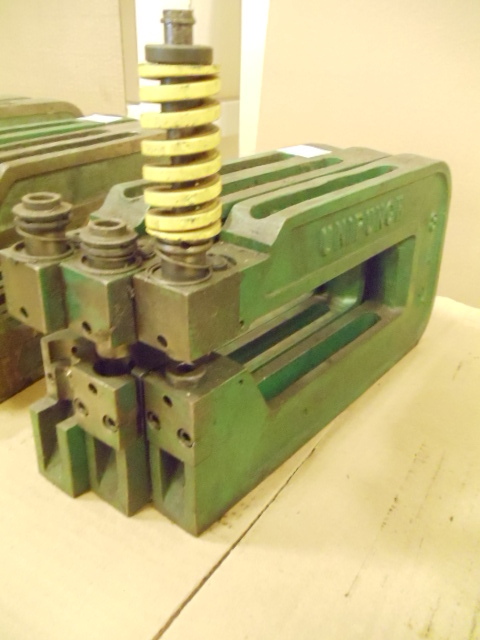 lot 23 image: Uni punch uni tool 8A 1 14