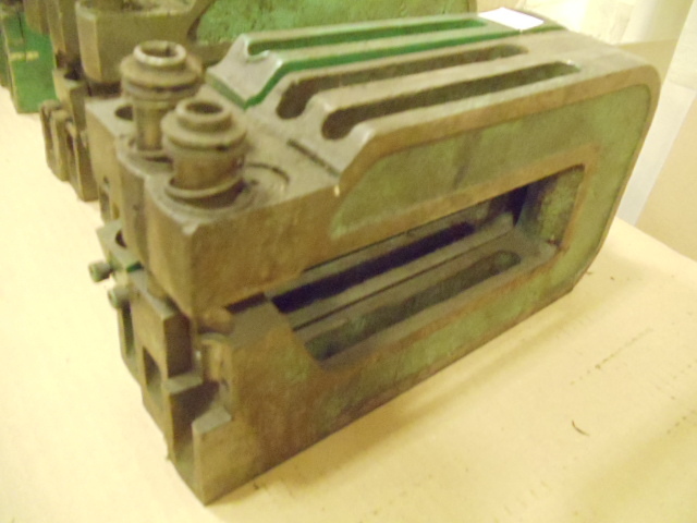 lot 24 image: Uni punch uni tool 8A 1 14