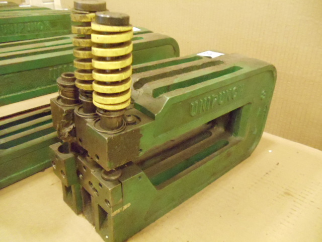 lot 26 image: Uni punch uni tool 8A 1 14