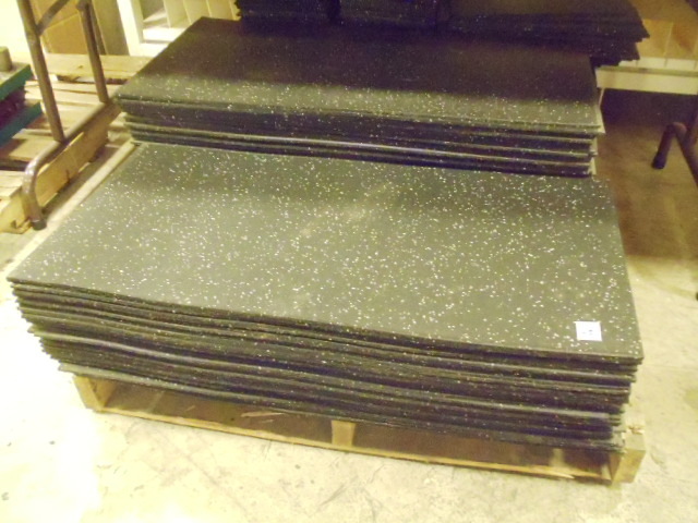 lot 28 image: 34 x 16 fatigue mats