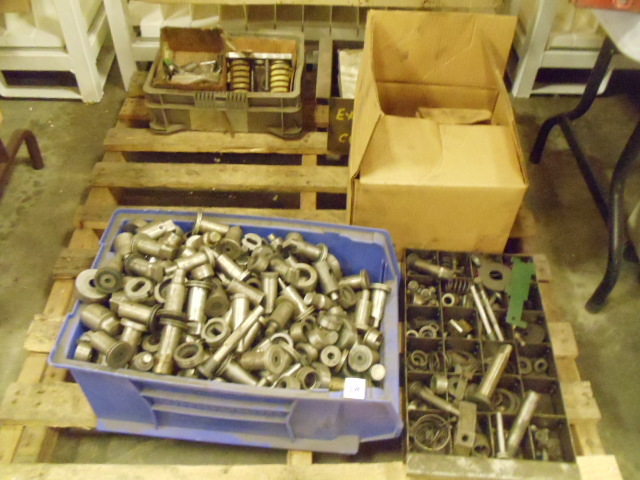 lot 30 image: Pallet of uni punch tooling